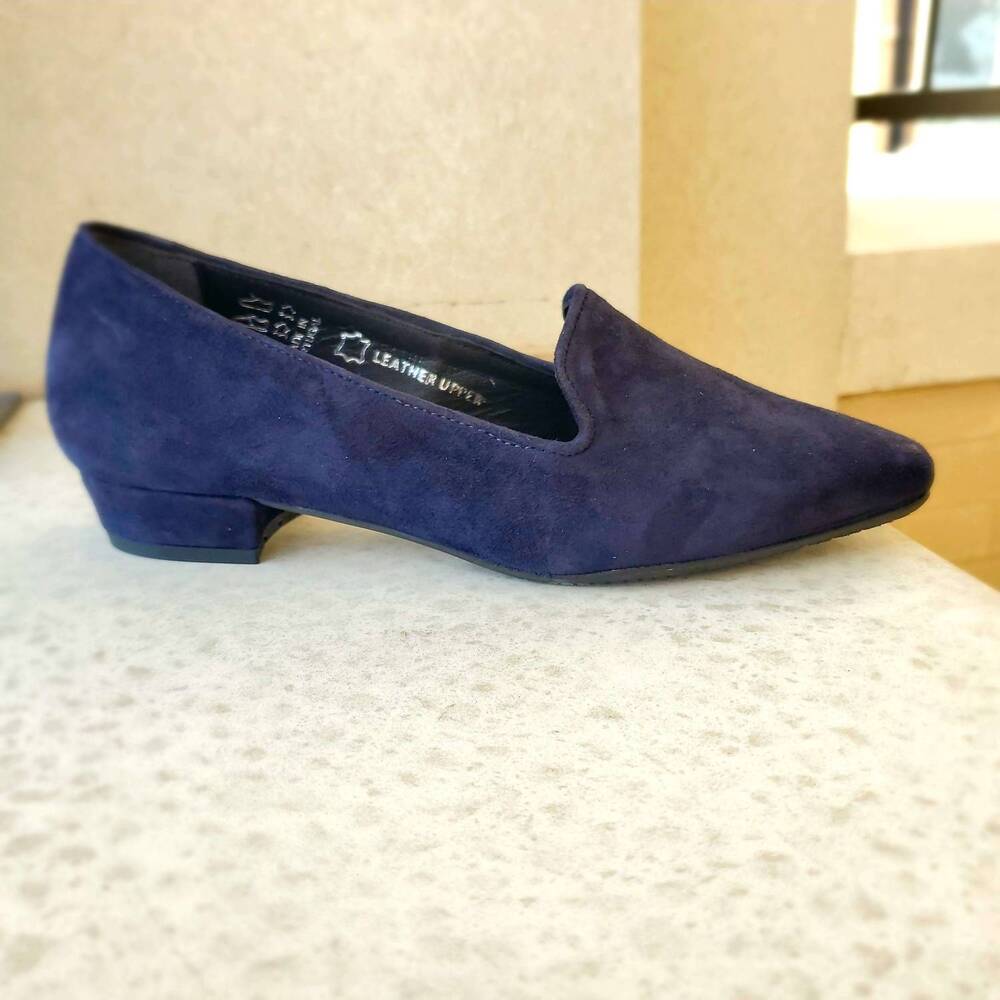 NEW ERIC MICHAEL women's zahara low heel shoes in navy
